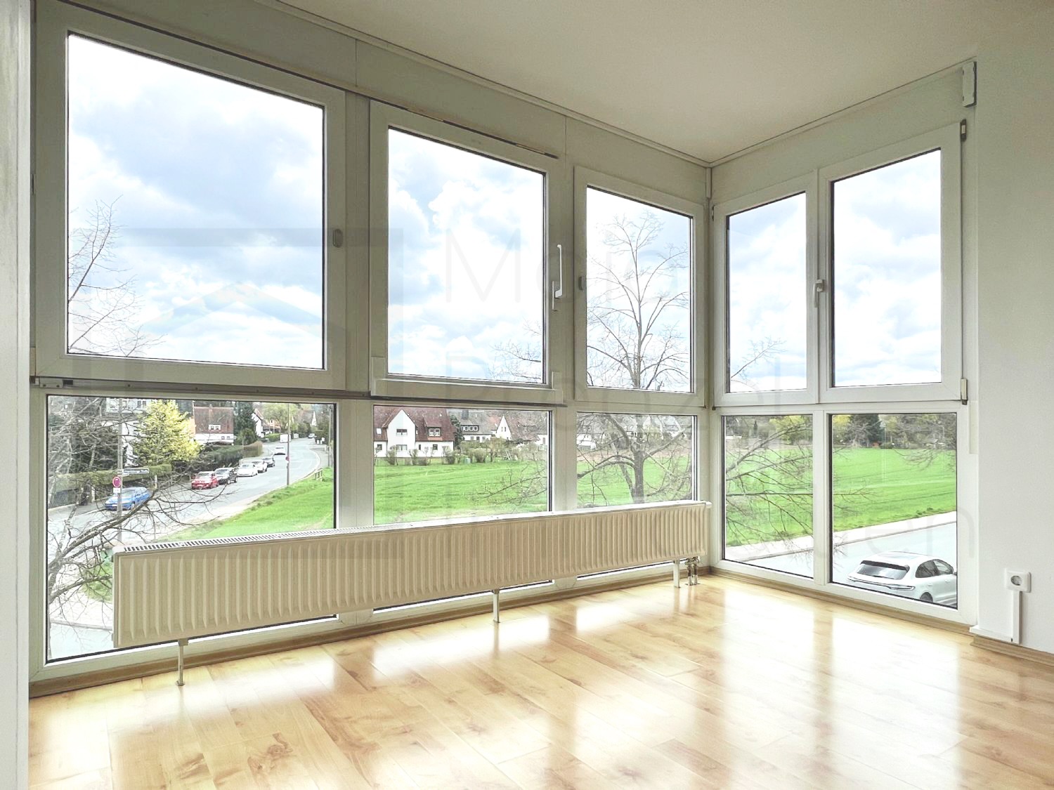 Helle 3 Zimmer Wohnung mit Balkon und Wintergarten zum Kauf in Fürth-Unterfürberg von Maja Prenzel Immobilien Immobilienmaklerin in Fürth: Wintergarten