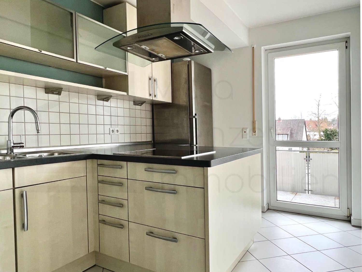 Helle 3 Zimmer Wohnung mit Balkon und Wintergarten zum Kauf in Fürth-Unterfürberg von Maja Prenzel Immobilien Immobilienmaklerin in Fürth: Küche