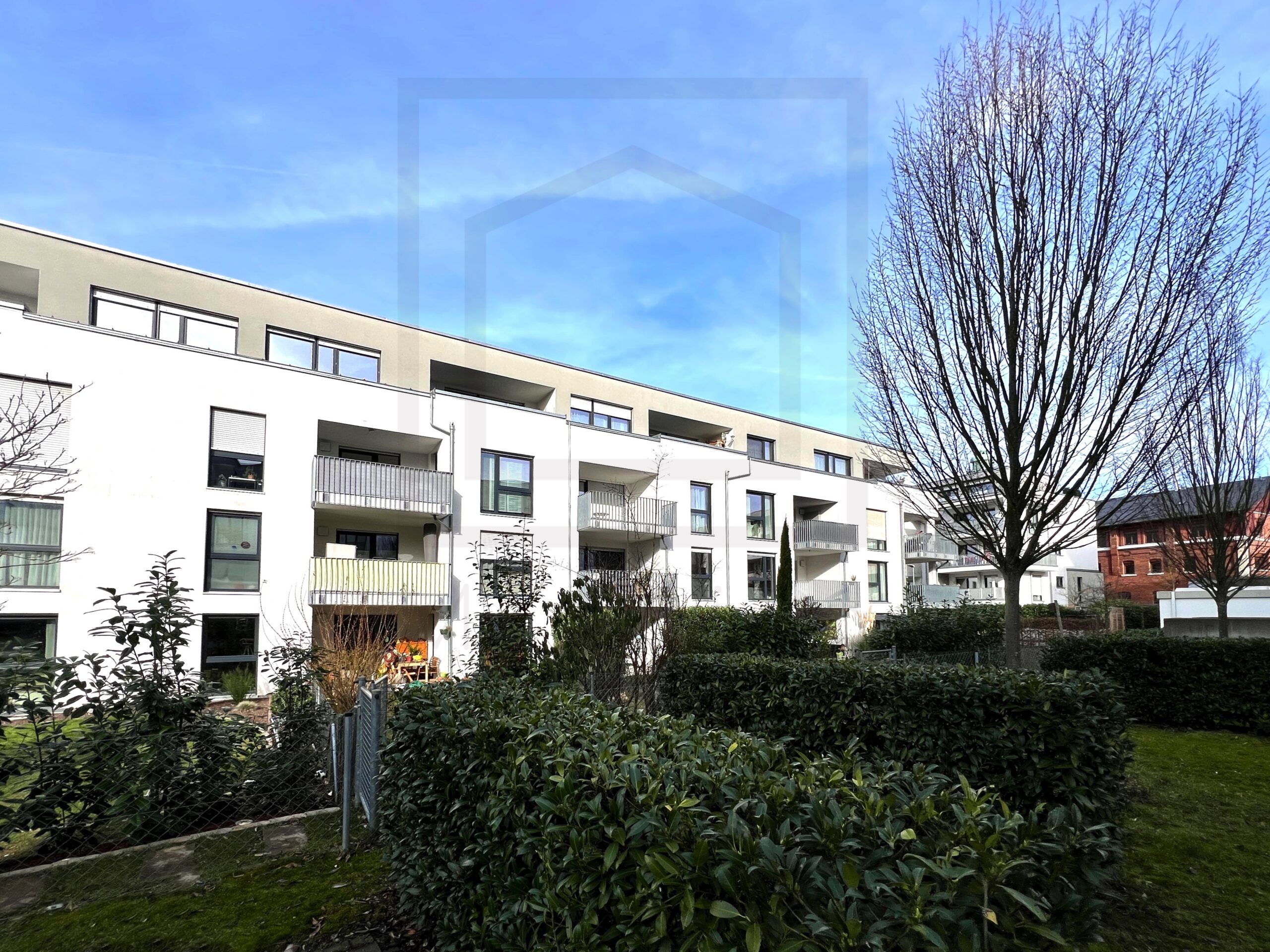 2 Zimmer Wohnung mit Südbalkon zur Miete in der Fürther Südstadt von Maja Prenzel Immobilien Immobilienmaklerin in Fürth: Blick auf die Balkone
