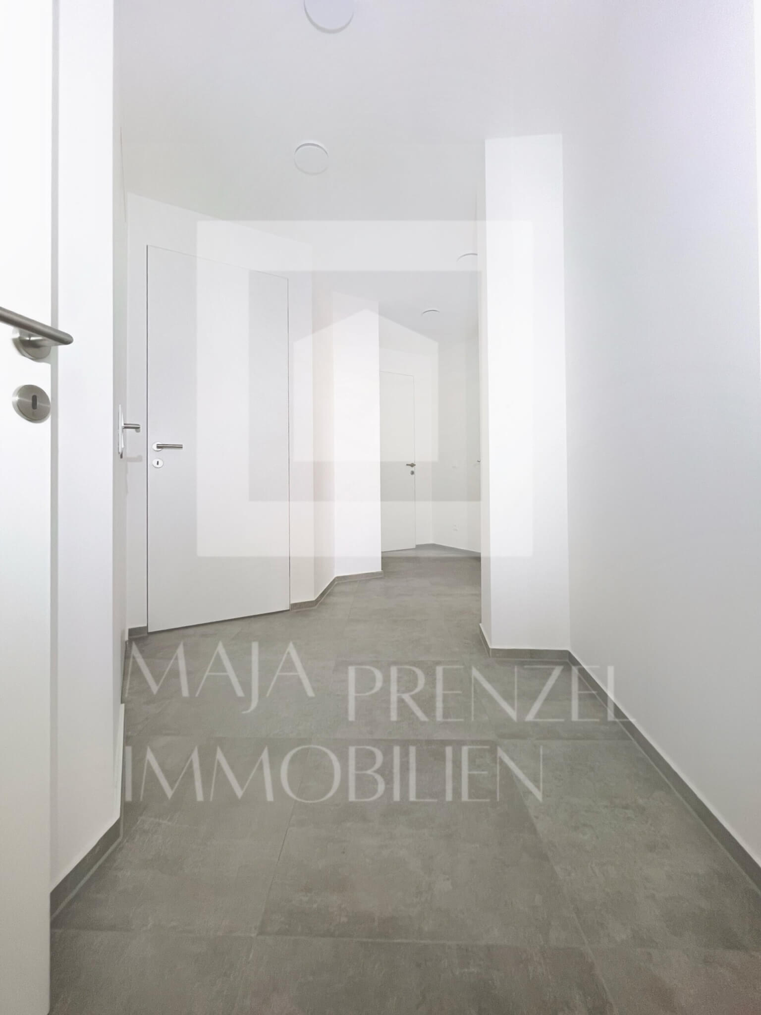 Moderne grosse Wohnung zum Erstbezug in Dambach I Flur I Maja Prenzel Immobilien