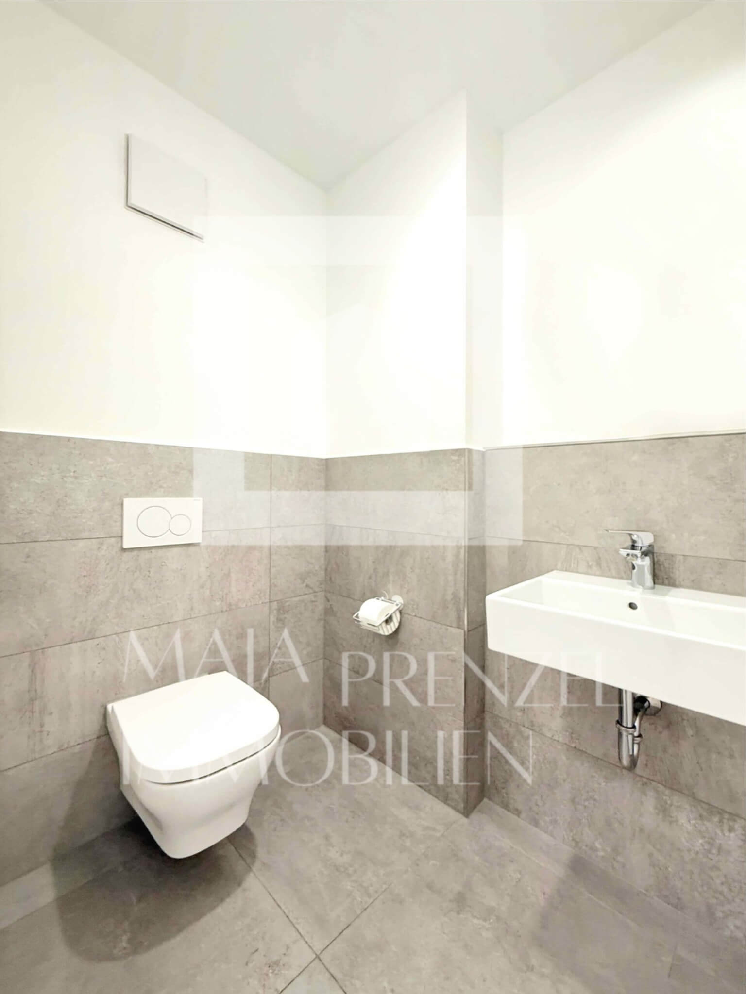Maja Prenzel Immobilien_Neuwertige große 3 Zimmer Wohnung mit Küche in Röttenbach_separates WC