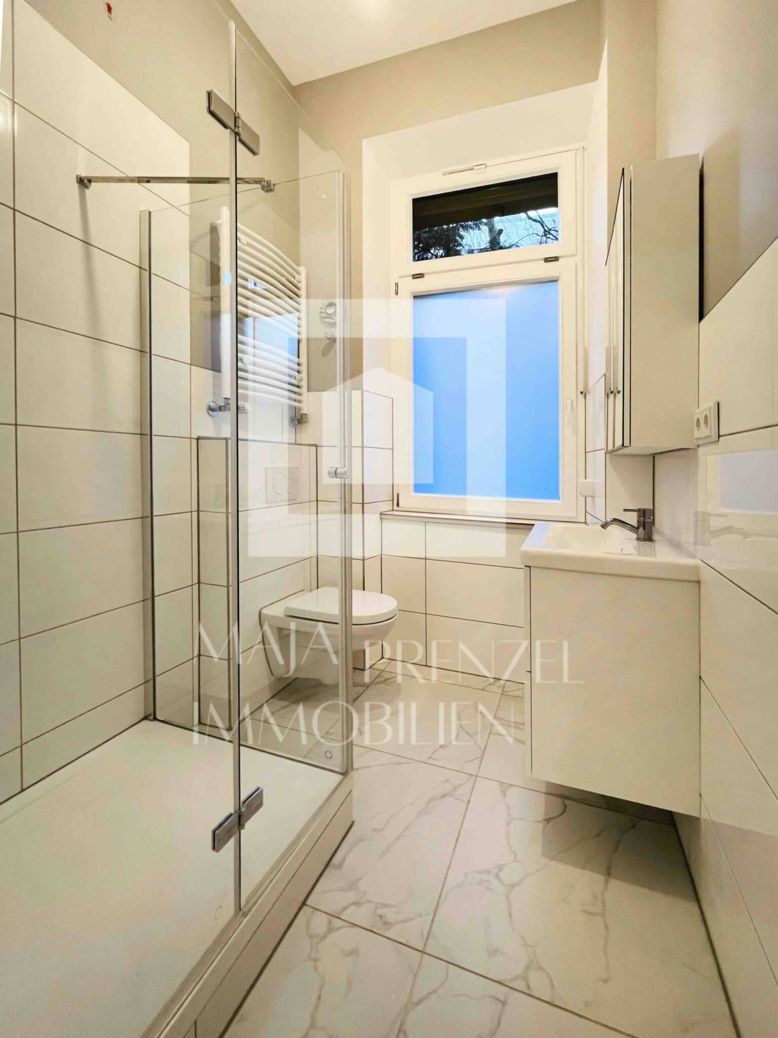 Maja Prenzel Immobilienmaklerin_2 Zimmer Altbauwohnung zur Miete in Fuerth_Duschbad 2