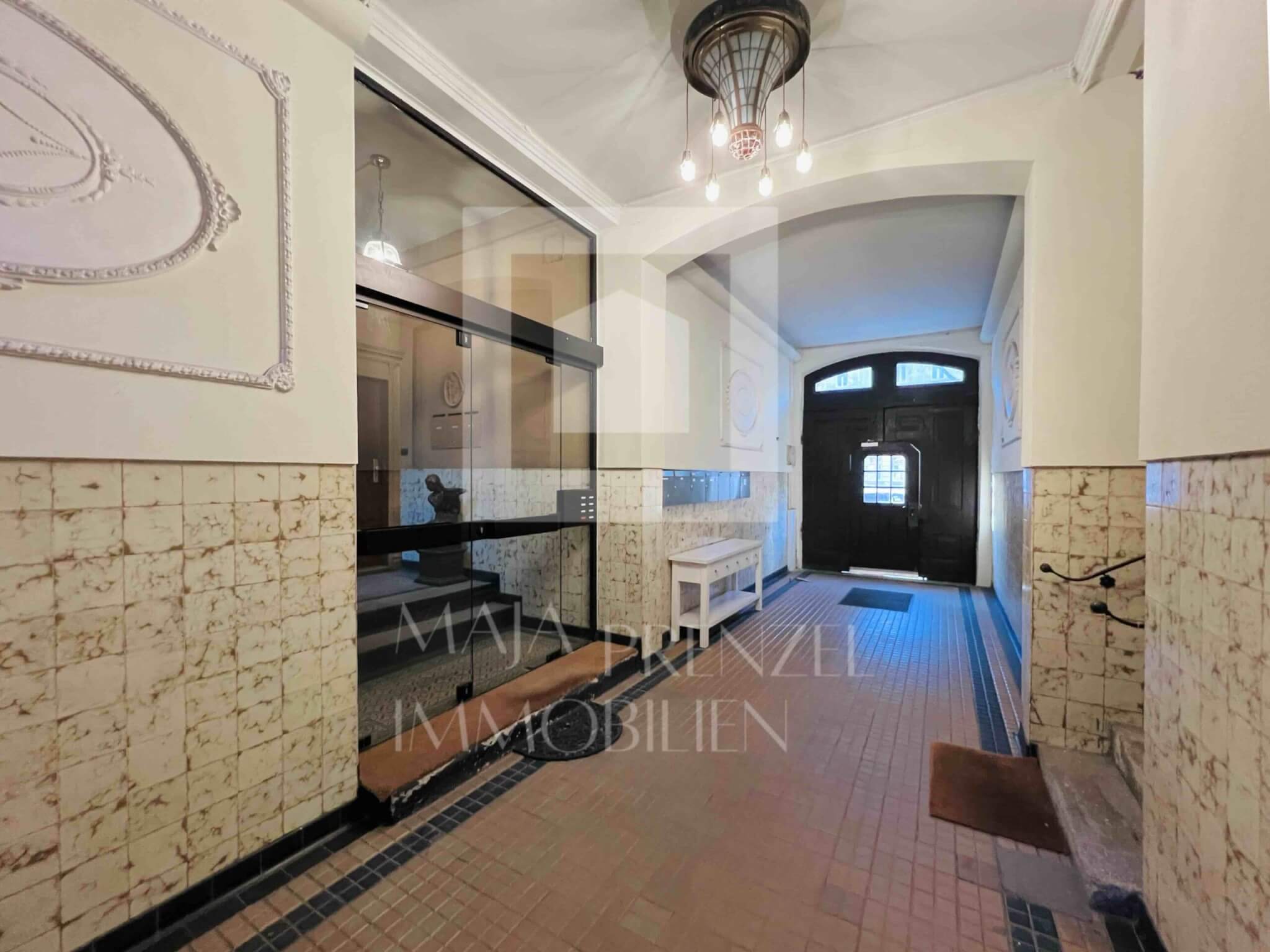 Maja Prenzel Immobilienmaklerin_2 Zimmer Altbauwohnung zur Miete in Fuerth_Eingang