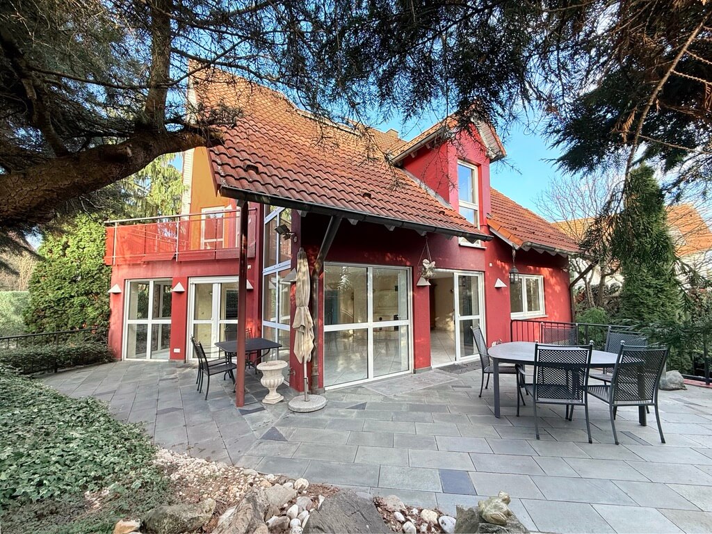 Maja Prenzel Immobilien_Großes Enfamilienhaus zur Miete in Nürnberg_Ansicht aus dem Garten