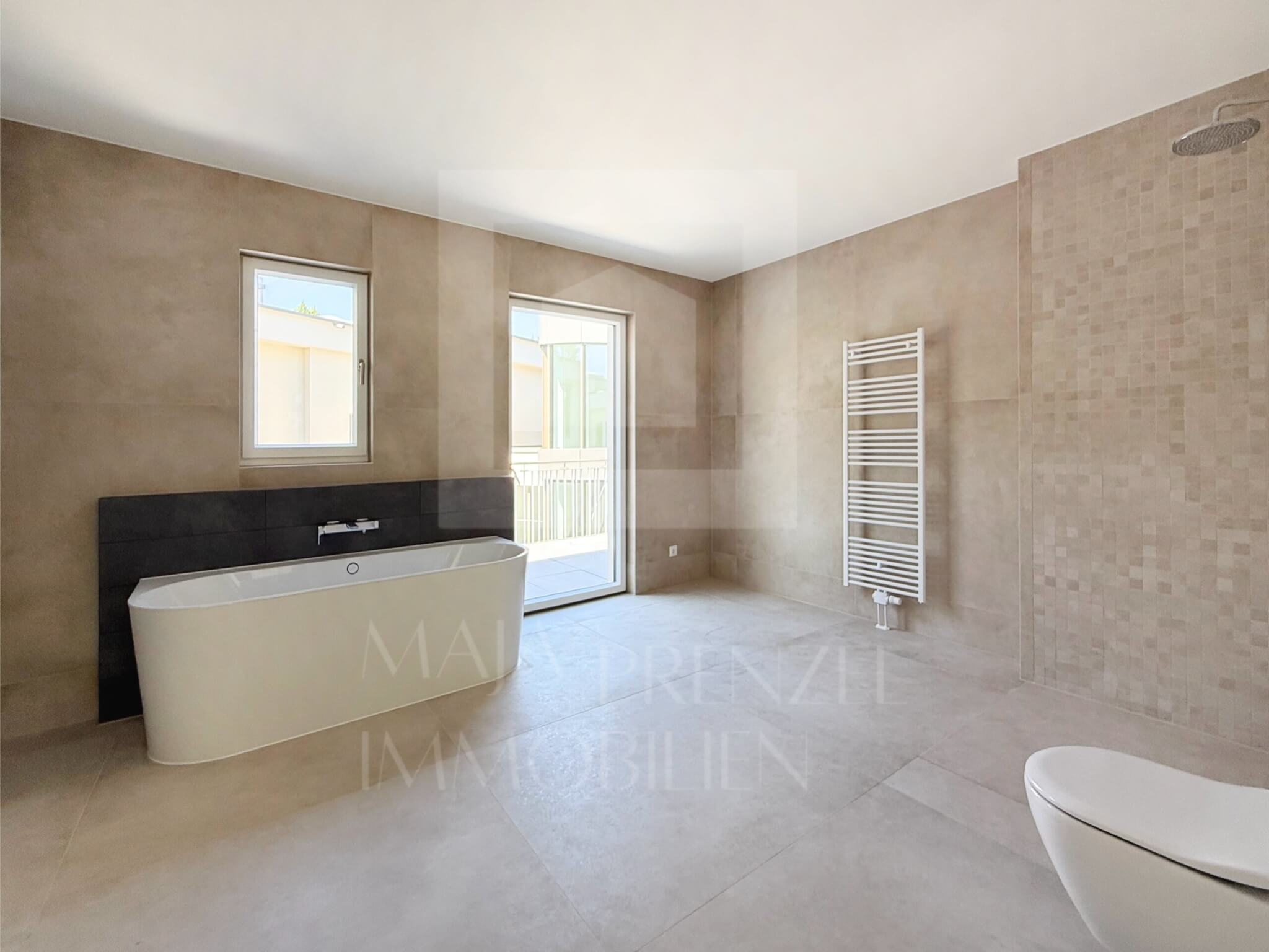 Penthouse zum Erstbezug mit Blick ins Gruene in Fuerth-Dambach_Badezimmer 2