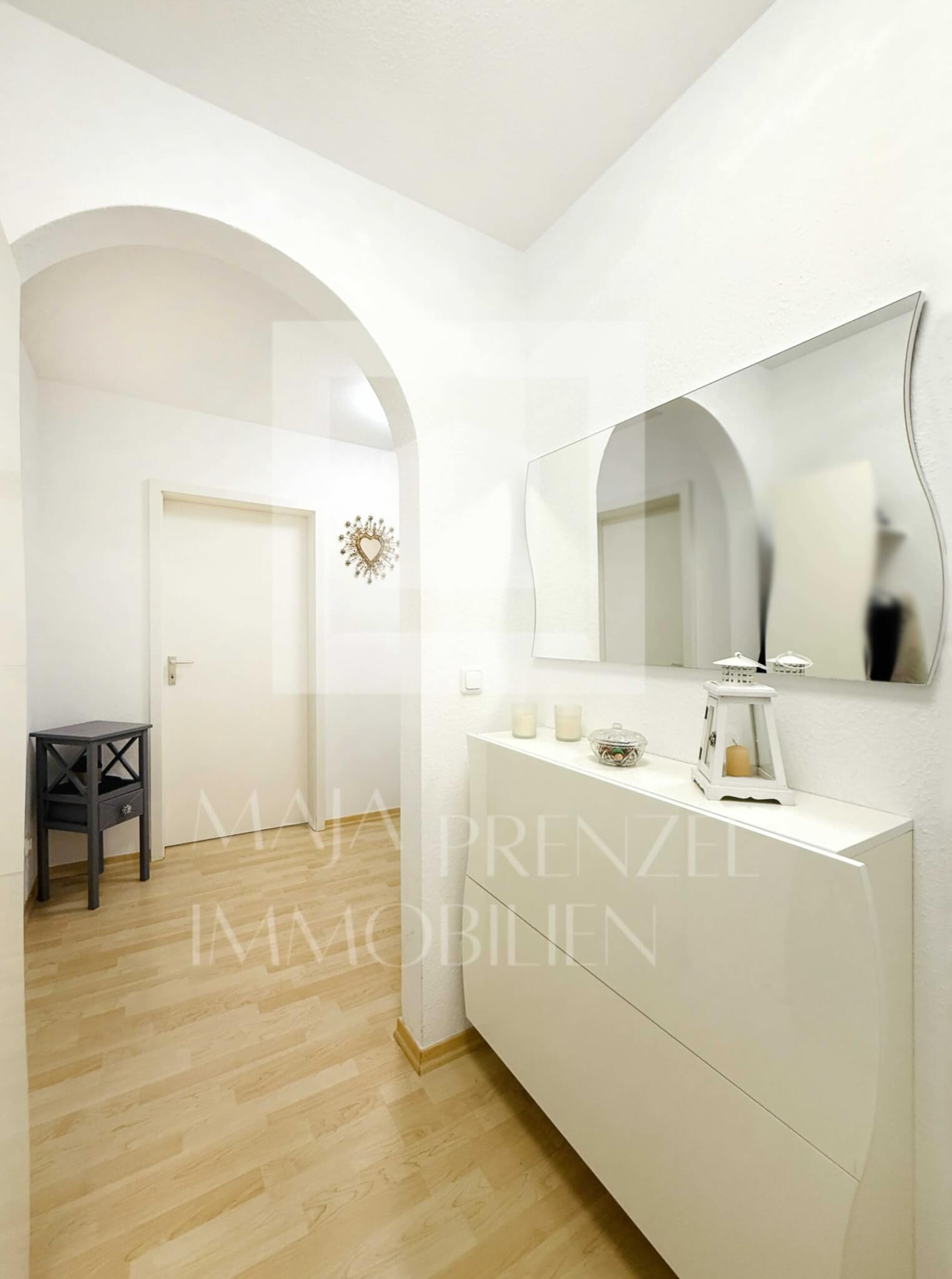 2 Zi Wohnung zum Kauf in Nuernberg Maja Prenzel Immobilien_Eingang