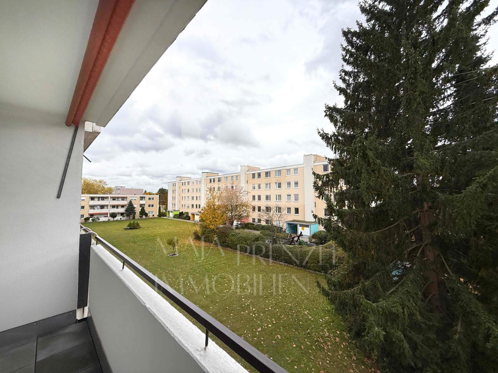 3-Zi Whg zur Miete in Ziegelstein_Blick vom Balkon_Maja Prenzel Immobilien_Makler in Fürth
