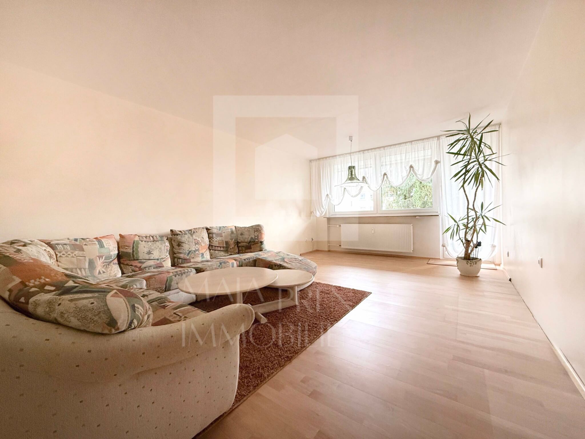 3-Zi Whg zur Miete in Ziegelstein_Wohnzimmer_Maja Prenzel Immobilien_Makler in Fürth