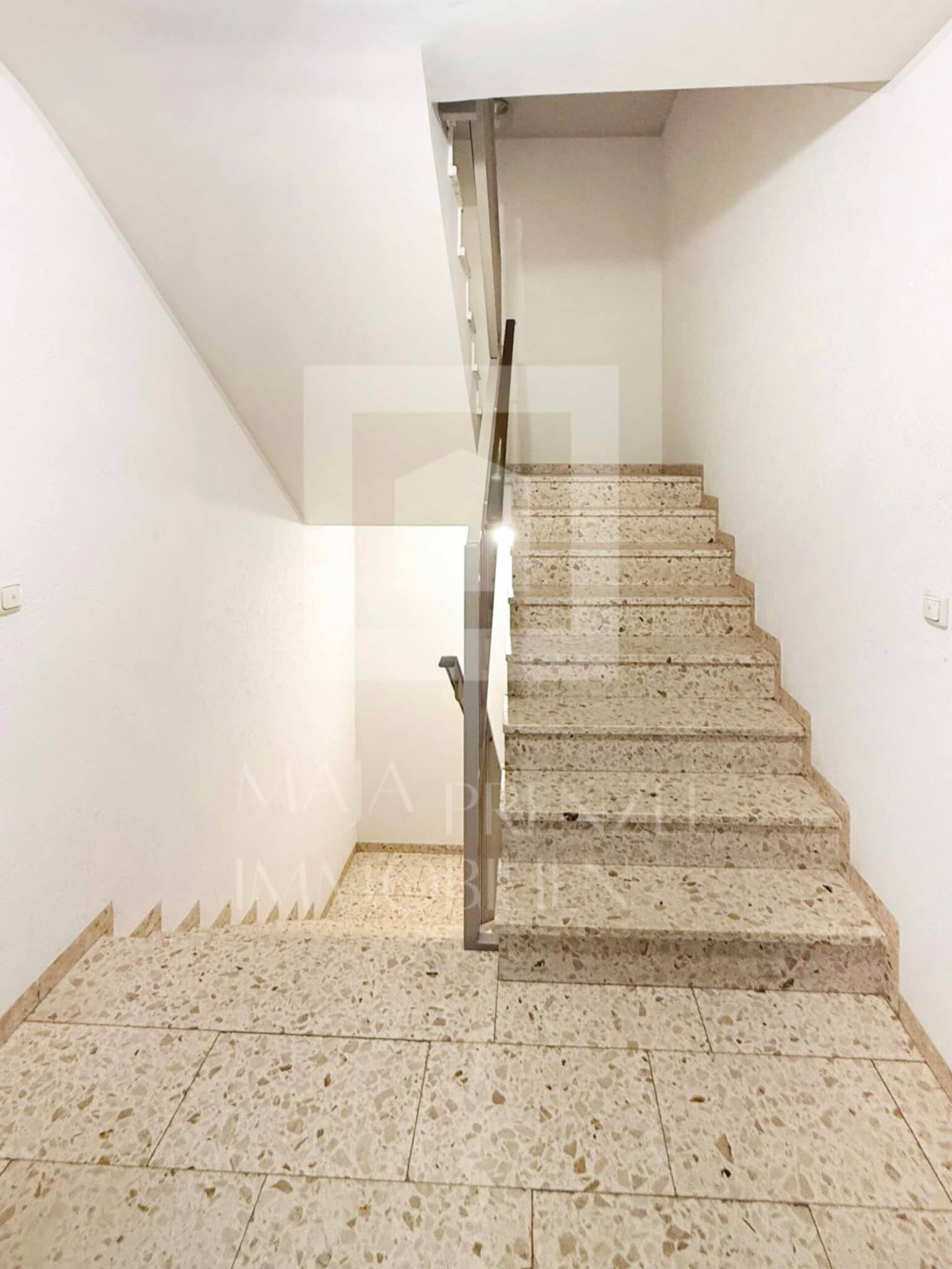 3-Zi Wohnung zur Miete in St. Jobst_Treppenhaus