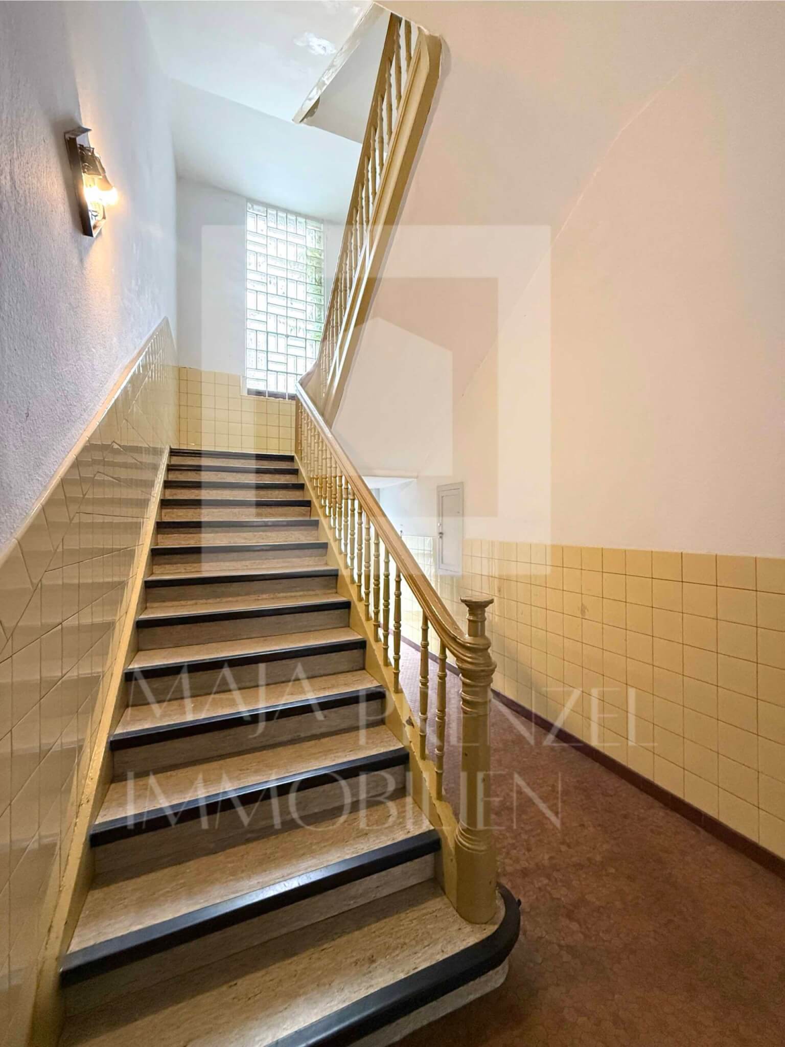 Mehrfamilienhaus_Fürth_Treppe