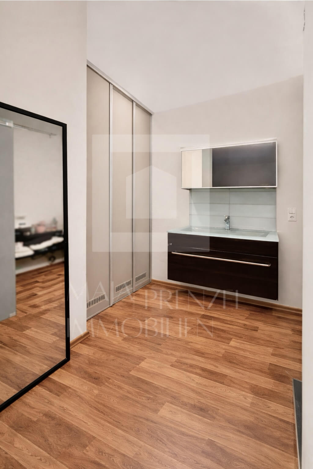 2-Zi Wohnung zum Kauf in Maxfeld_Bad mit Einbauschrank