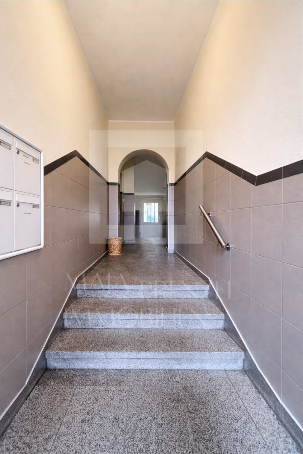 2-Zi Wohnung zum Kauf in Maxfeld_Hauseingang