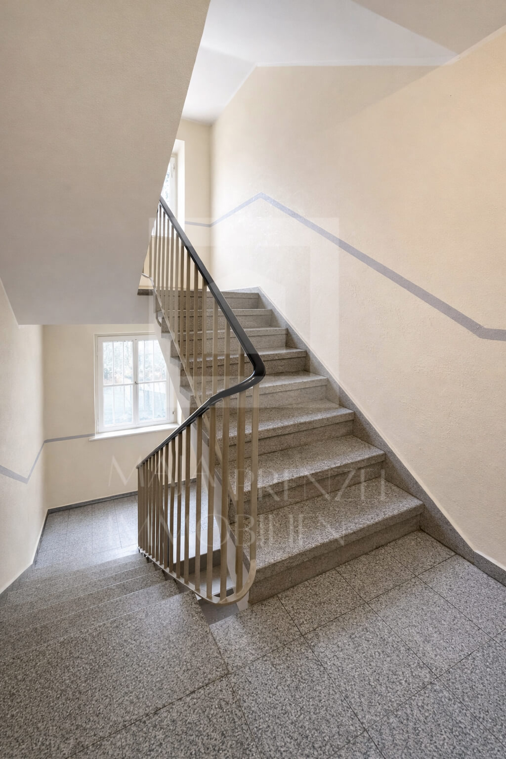 2-Zi Wohnung zum Kauf in Maxfeld_Treppenhaus