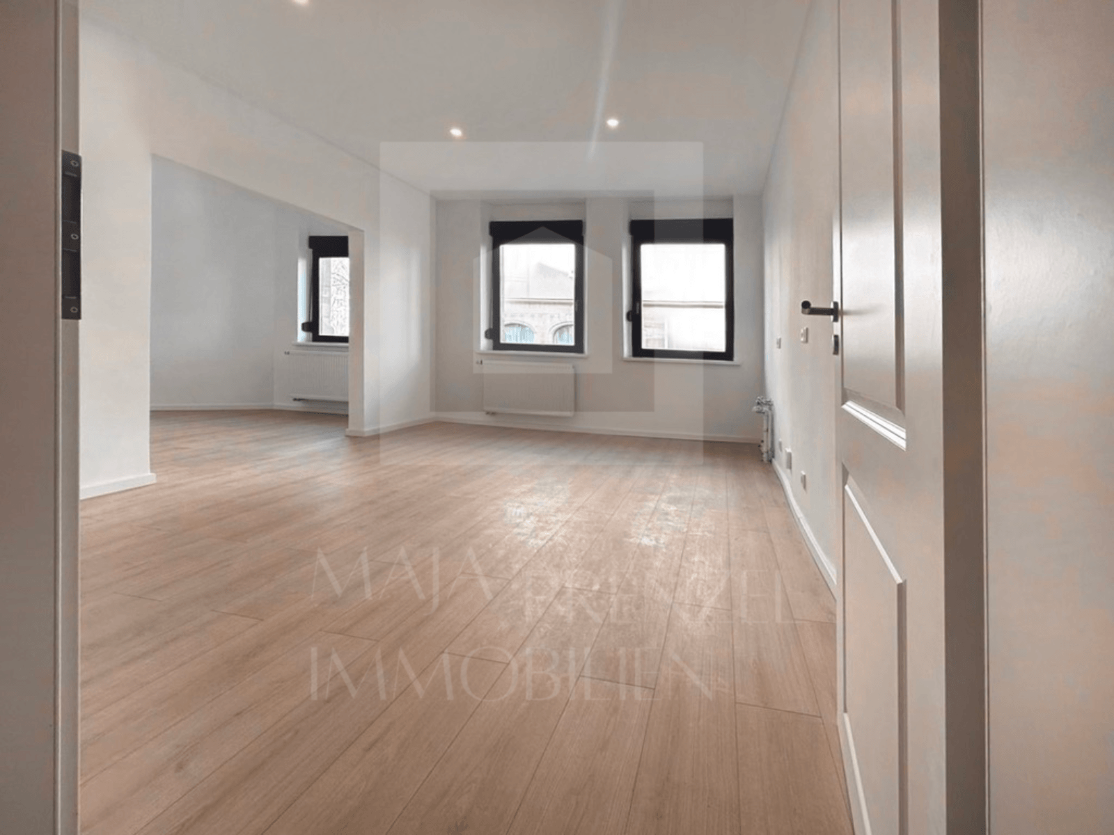 2 Zi Wohnung in Nuernberg St.Peter_Wohnen/Kochen_Maja Prenzel IMMOBILIEN