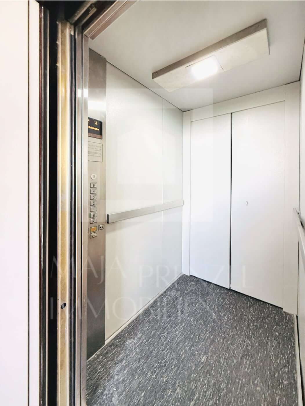 2-Zi Wohnung zum Kauf in Nürnbeg Wetzendorf_Maja Prenzel MMOBILIEN_Aufzug