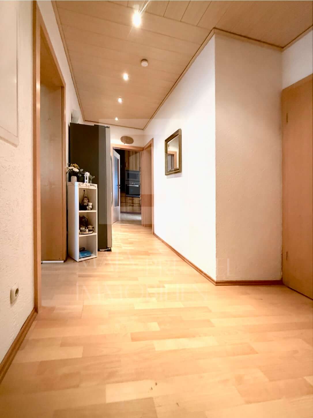 3 Zi Wohnung zum Kauf in Fürth Burgfarrnbach_Flur_Maja Prenzel IMMOBILIEN.jpg