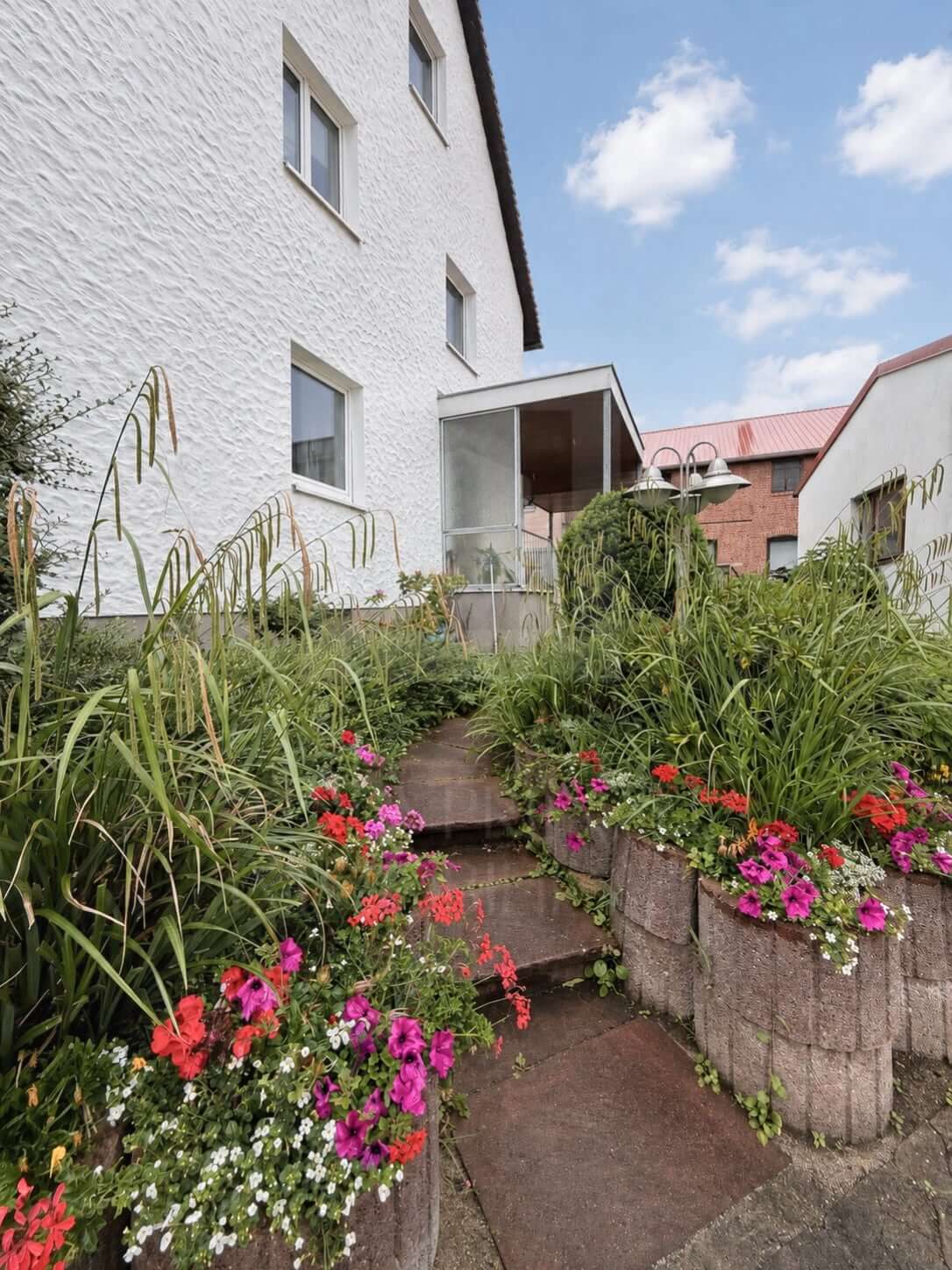 3 Zi Wohnung zum Kauf in Fürth Burgfarrnbach_Hauseingang_Maja Prenzel IMMOBILIEN