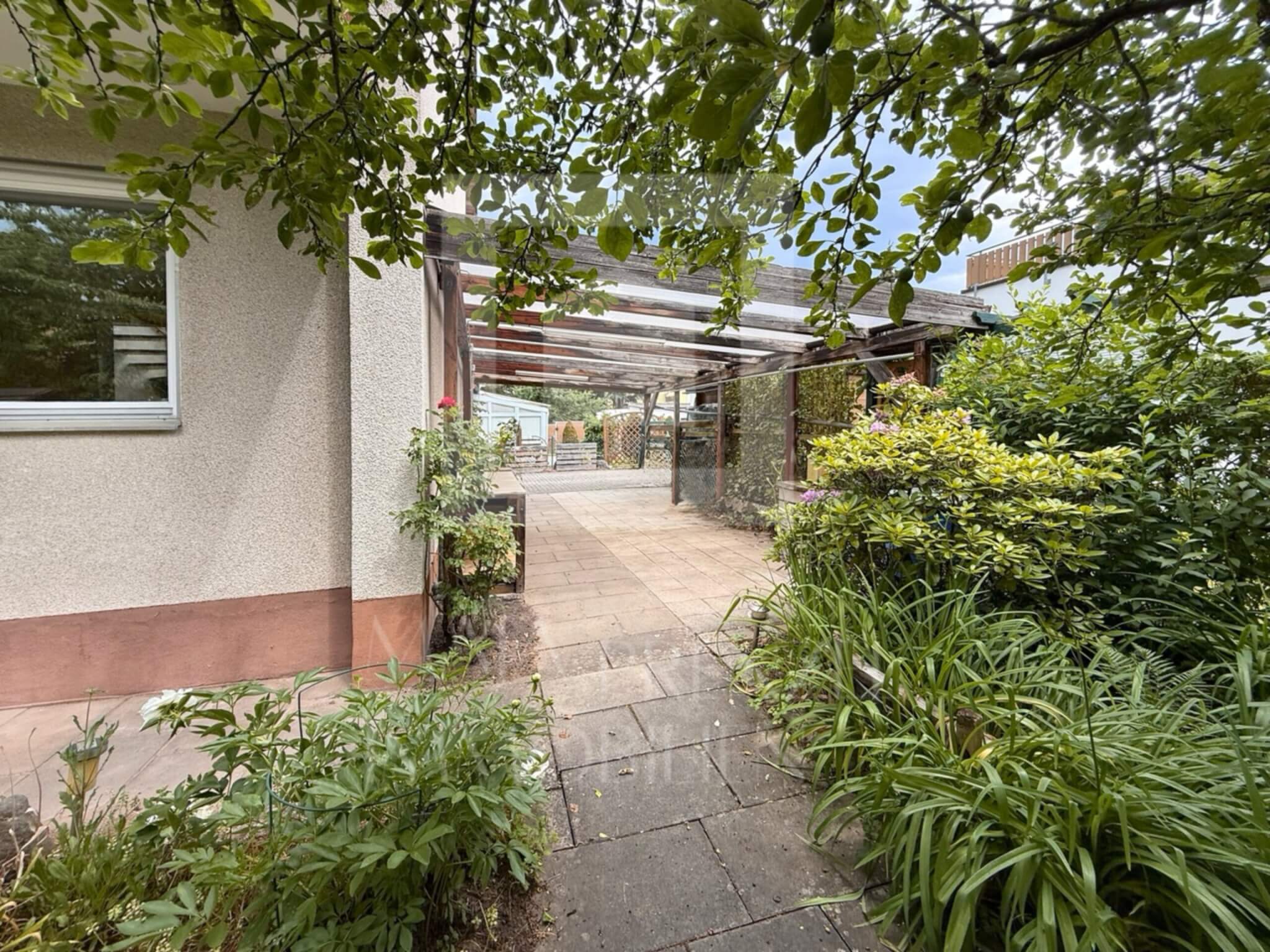 Freistehendes Einfamilienhaus zum Kauf in Unterasbach_Carport