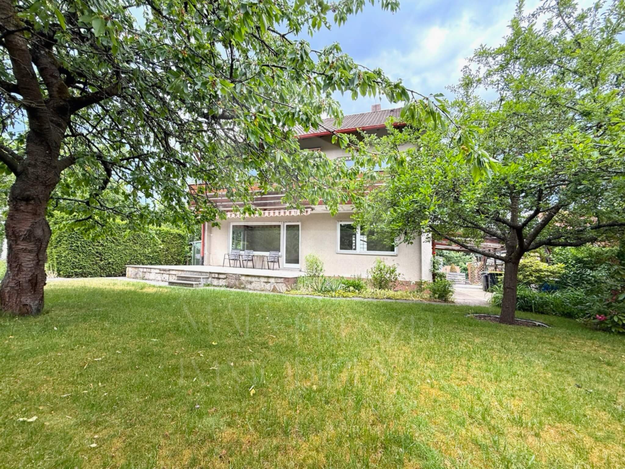 Freistehendes Einfamilienhaus zum Kauf in Unterasbach_Gartenansicht