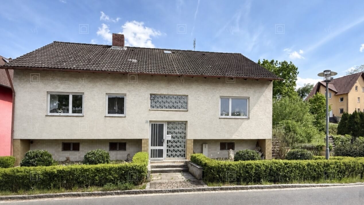 Haus mit Scheune, Nebengebäuden und großem Grundstück in Seigendorf_Titelbild_Maja Prenzel IMMOBILIEN