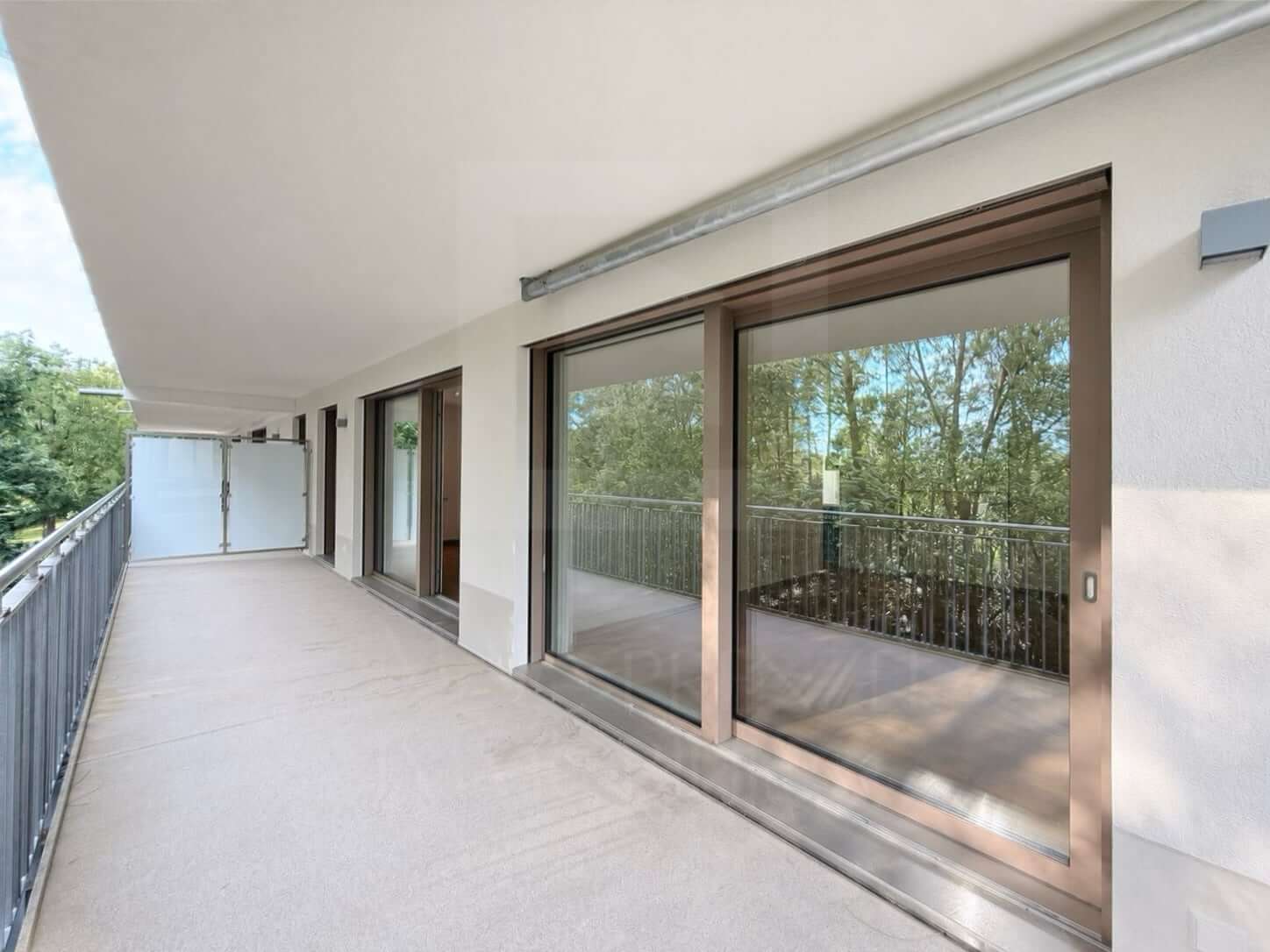 Tolle 3-Zi Wohnung zum Erstbezug in grüner Lage in Fürth Dambach_großer Balkon_Maja Prenzel IMMOBILIEN