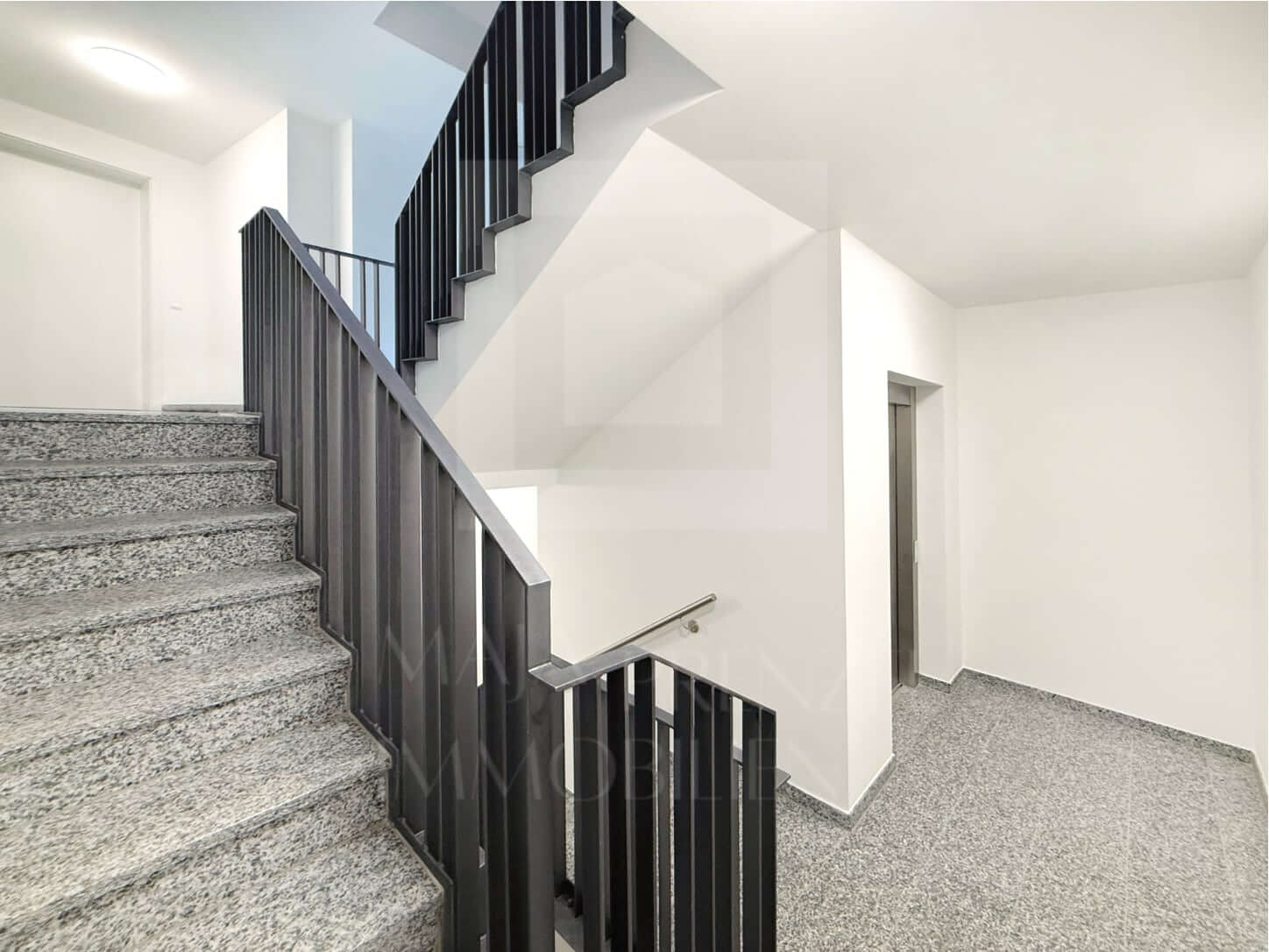 Tolle 3-Zi Wohnung zum Erstbezug in grüner Lage in Fürth Dambach_Treppenhaus_Maja Prenzel IMMOBILIEN