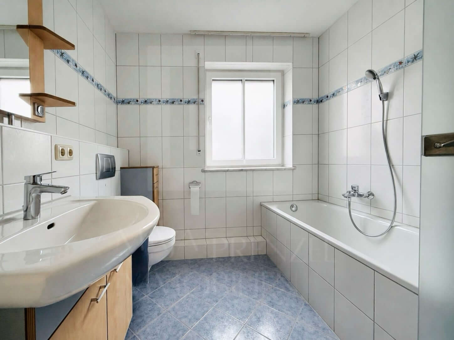 Reihenendhaus zum Kauf in Oberbeuren_Tageslichtbad_Maja Prenzel IMMOBILIEN