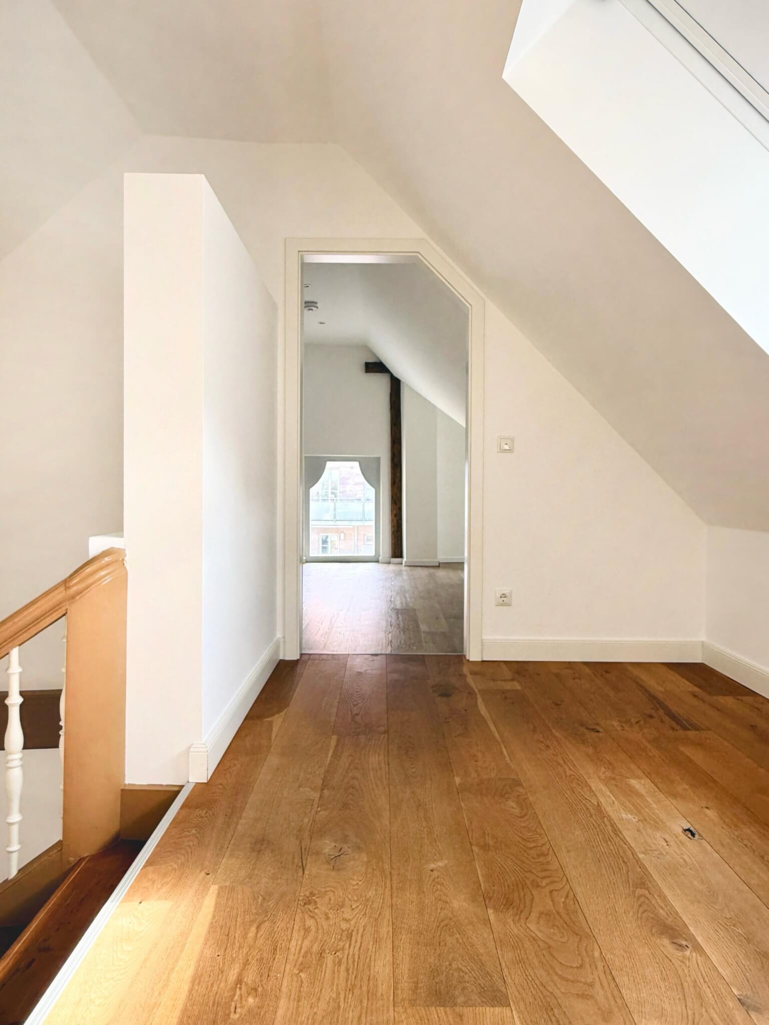 Altstadtjuwel mit gehobener Ausstattung_Blick ins Zimmer DG_Maja Prenzel IMMOBILIEN
