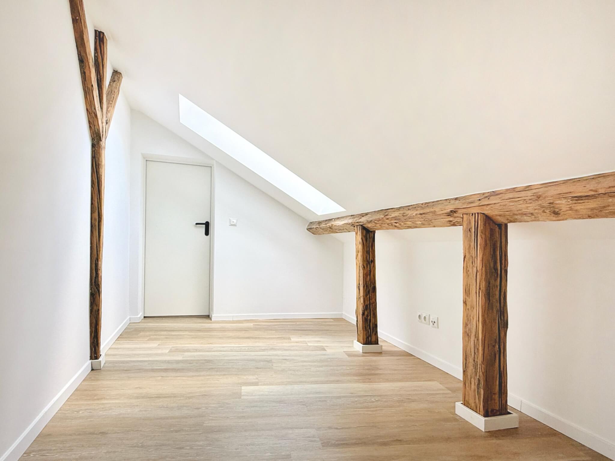 Altstadtjuwel mit gehobener Ausstattung_Sichtelemente Zimmer Dachgeschoss_Maja Prenzel IMMOBILIEN