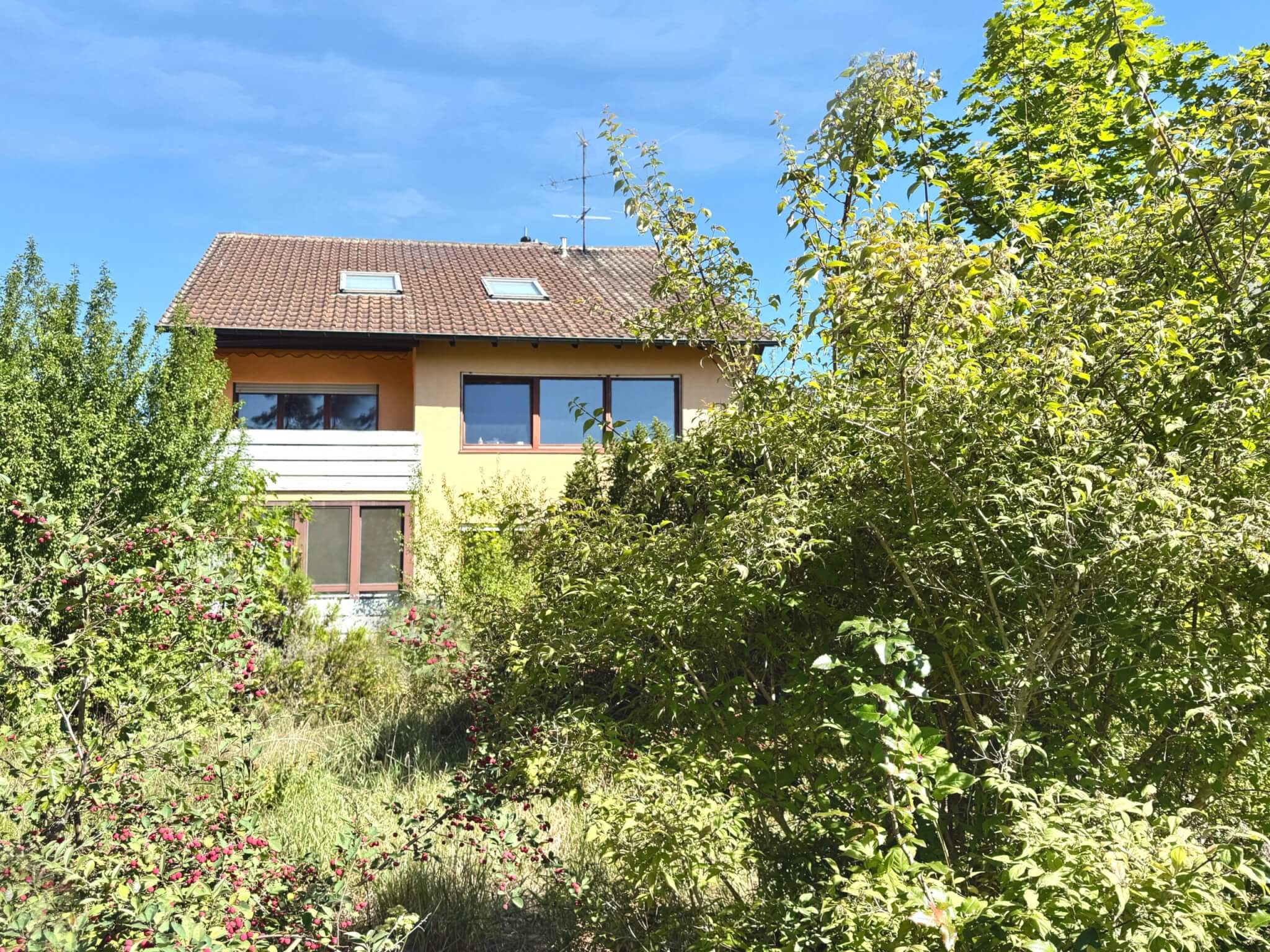 Sanierungsbedürftiges Zweifamilienhaus in Erlangen Eltersdorf_Ansicht
