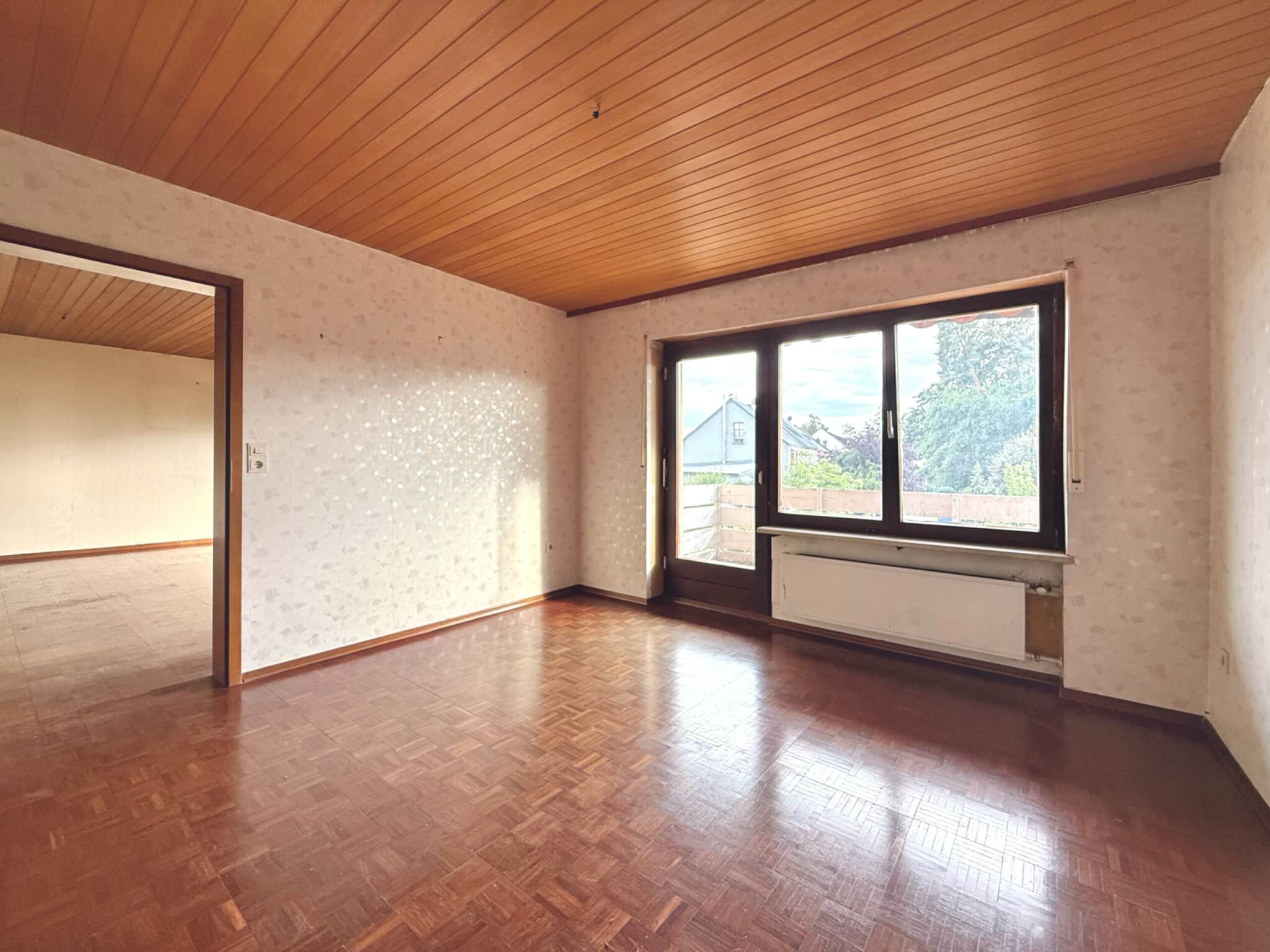 Sanierungsbedürftiges Zweifamilienhaus in Erlangen Eltersdorf_Schlafzimmer