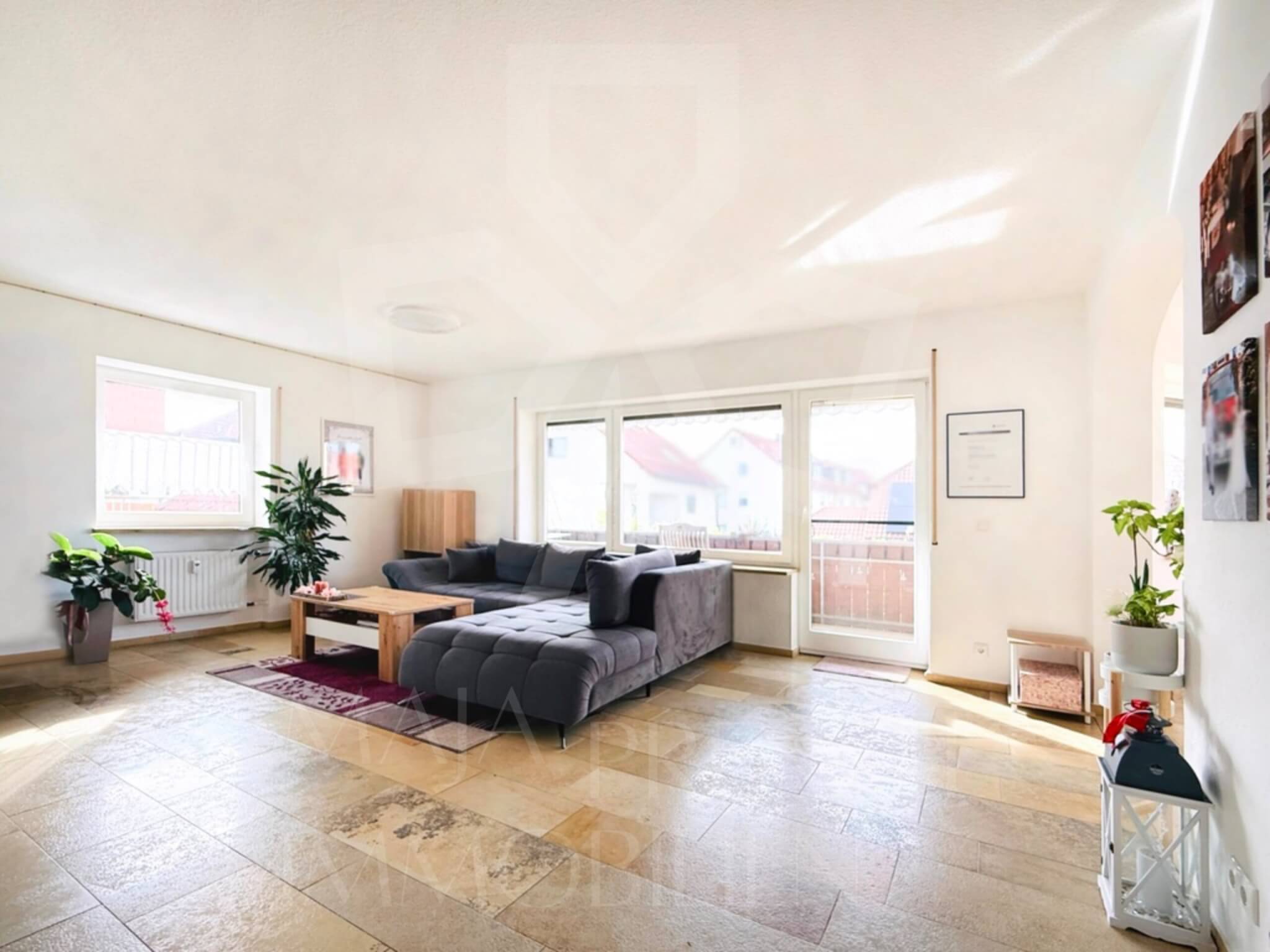 3,5-Zi Wohnung zur Miete in Eckental-Forth_Wohnzimmer